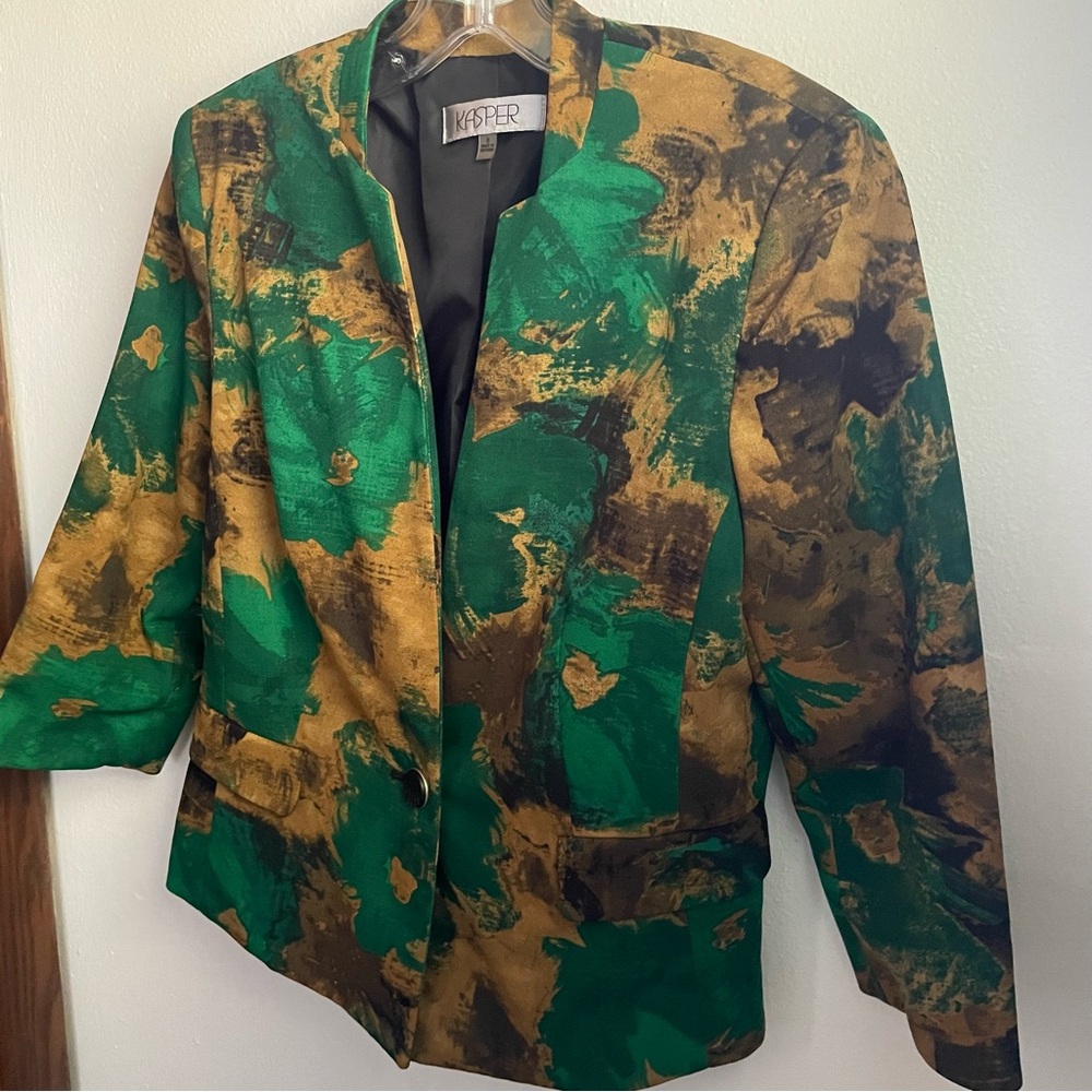 Women’s Kasper Blazer. Size 8, Colorful greens browns and cream. 3/4 sleeves.